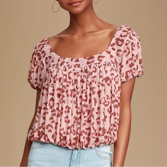 ✨Free People Meg's Blouse Pink Leopard Cropped Top - Picture 1 of 5